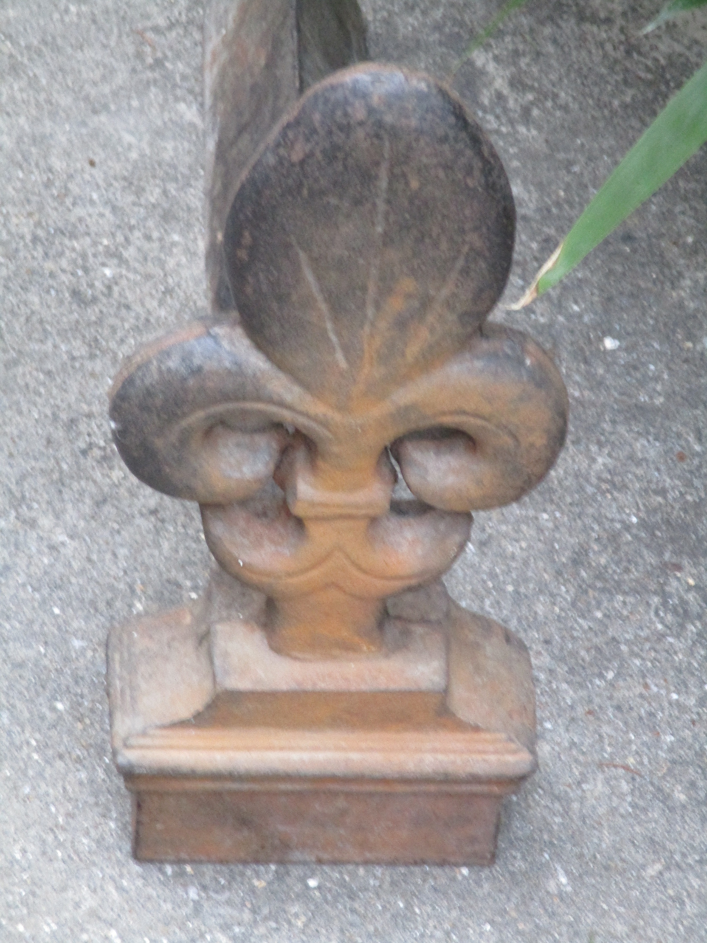 Paires de chenets en bronze doré, Fleur de lys, début XXème - Vendu